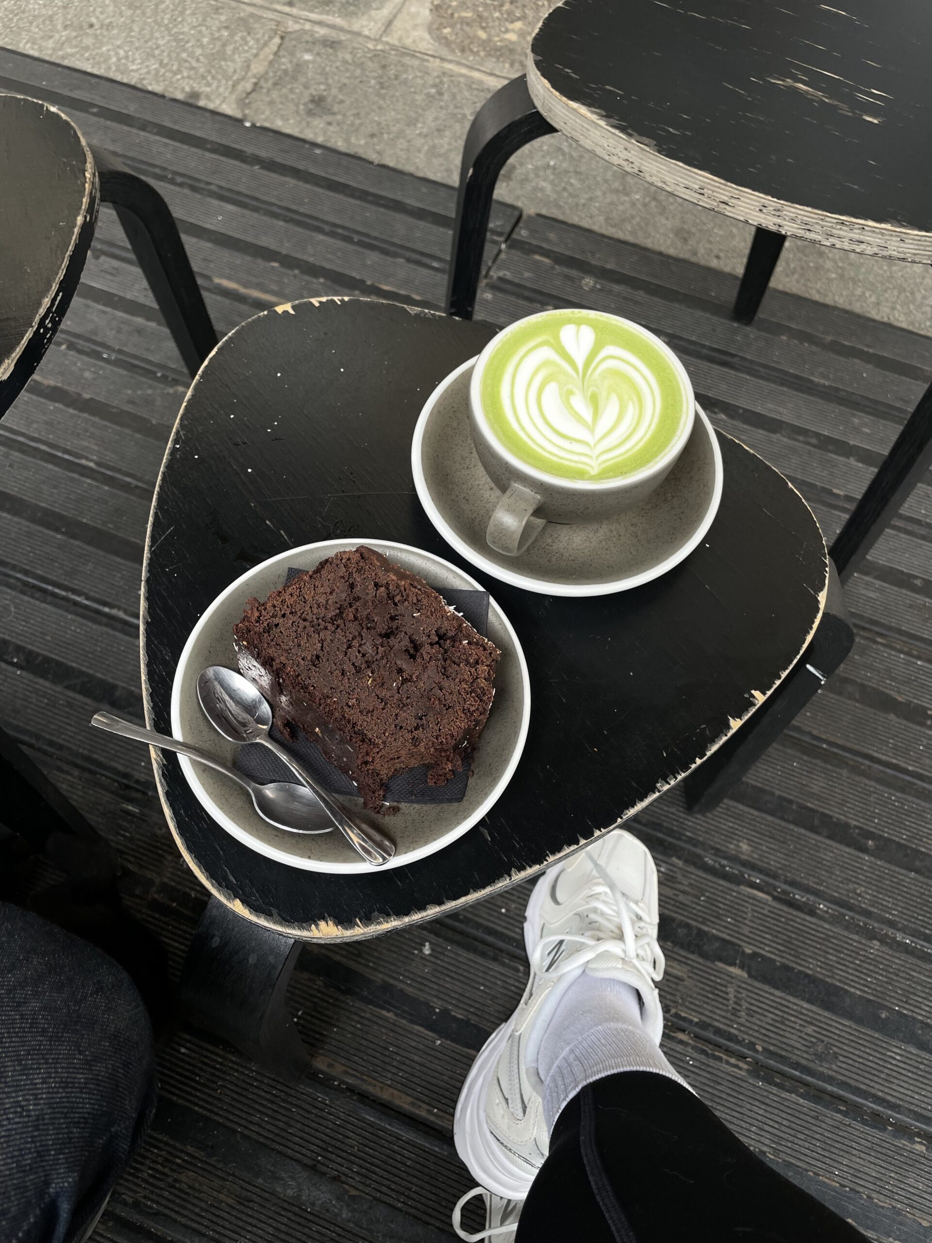 Founder of Seen & Shared Marketing, Sarah Price, sits at desk with matcha latte and chocolate cake while explaining How a CPG Founder Can Turn Instagram Followers Into Repeat Buyers
